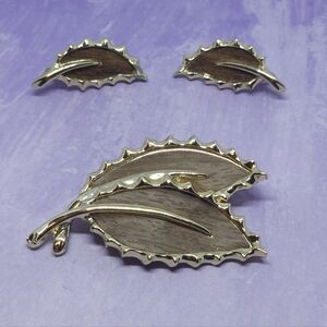 Sarah Cov Wooded Beauty Gold Tone Double Leaf Brooch & Clip On Earrings Set